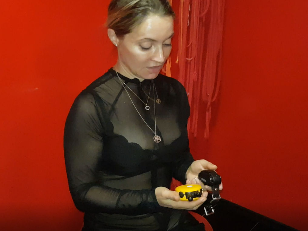 Elektrisierende Spiele. Ein neues Video ist online auf bdsmstudio-virtual.com
