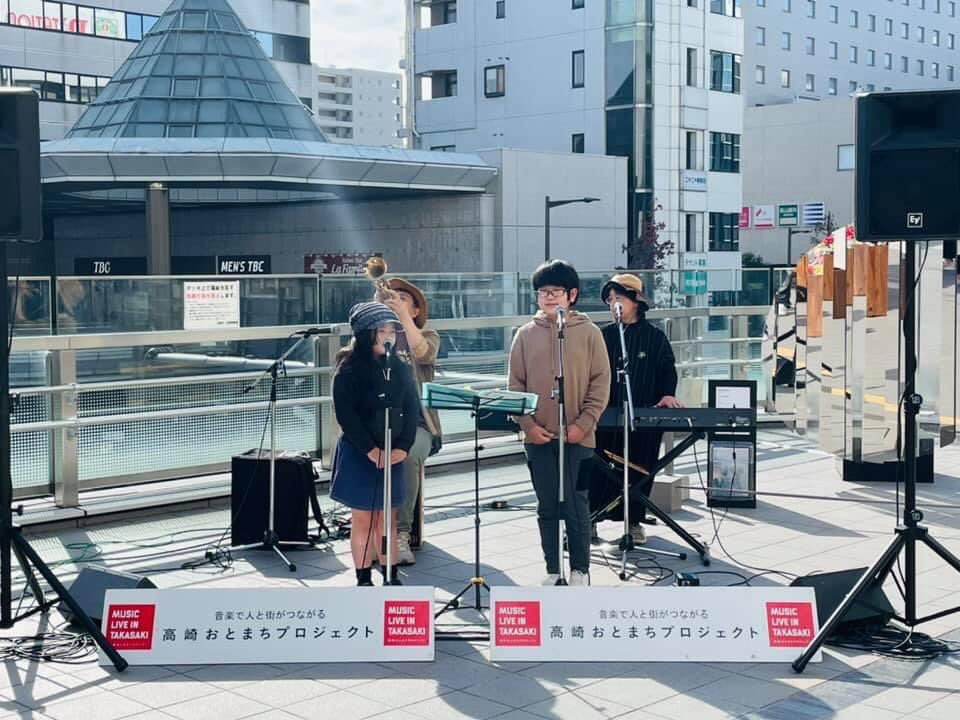 isesaki_ongaku's tweet photo. 久々の樂団石原家もup
#家族で歌って演奏して
#Johnnybegoode
https://t.co/k8yKCaBlgB https://t.co/ybLzueQbfA