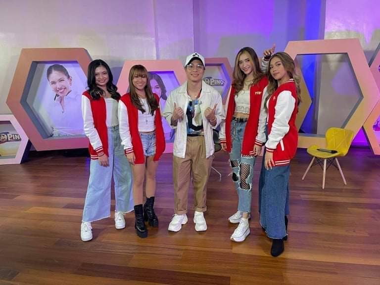 a4ou_4us's tweet photo. A4OU with HeadHunter Loonyo @DJLOONYO2 @A4OU_ @PoPinoyTV @TV5manila
A4OU DeservesTheTitle
#A4OU #A4OUonPoPinoy #PoPinoyGrandFinals #PoPinoyGrandFinale https://t.co/N3gLgg4NNa