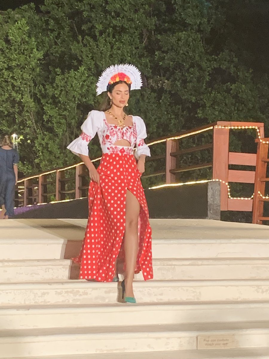 sharazan77's tweet photo. Anoche asistí a la 3a Edición #MexicoFashionShow @TresRiosResort
#MFS2021 espectaculares diseños https://t.co/urYbxJaXiF
