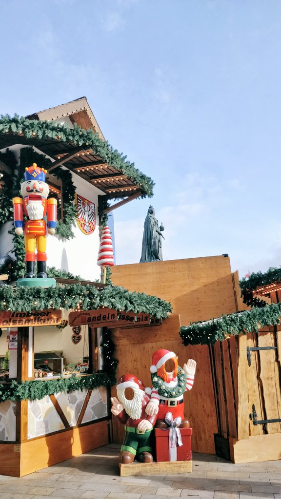 dorrego's tweet photo. Back to a Christmas-spirited Birmingham after an engaging and thought-provoking #ICTIC3! Thanks to @COlallaSoler and the M2C Lab team for organizing.
It was so nice to meet up with #TranslationStudies colleagues again! https://t.co/O7nhAU1Mxu