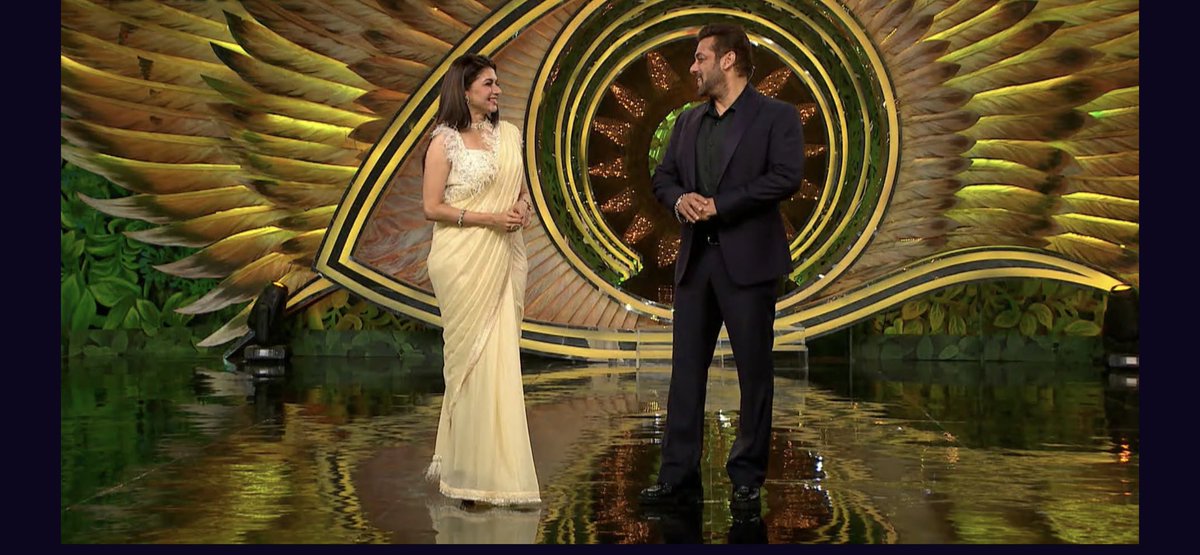 inshaammu's tweet photo. Waoo...❤️❤️❤️ Evergreen Iconic Couple of Indian Cinema 🥰 Prem❤️Suman 
After 31 years of #MainePyarKiya 
@BeingSalmanKhan @bhagyashree123 on the sets of #BB15 WEEKEND KA WAAR ❤️ https://t.co/L8v863g0xd
