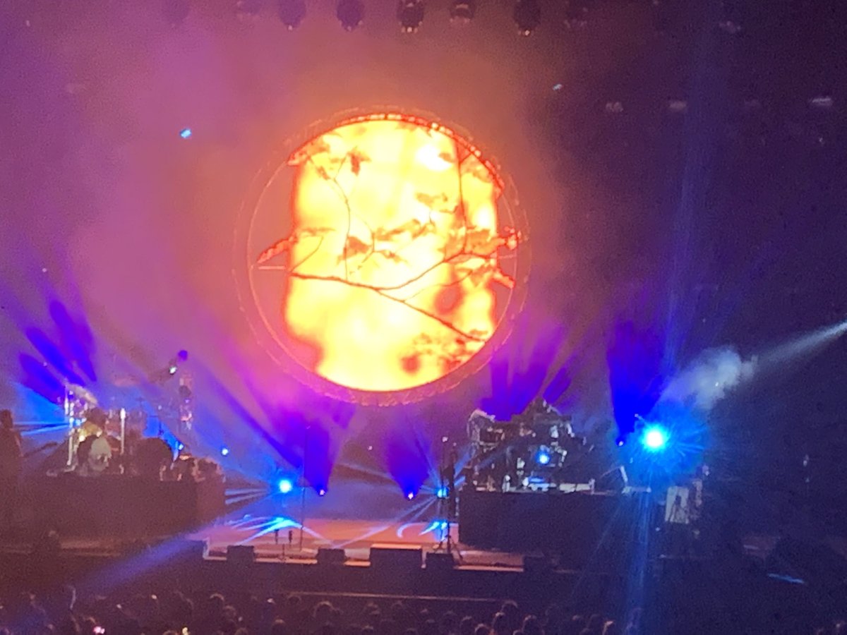 A great gig last night at   @MotorpointDiff to watch <a href="/aussiefloyd/">The Australian Pink Floyd Show</a> The highlight kept for last!  #comfortablynumb ⭐️