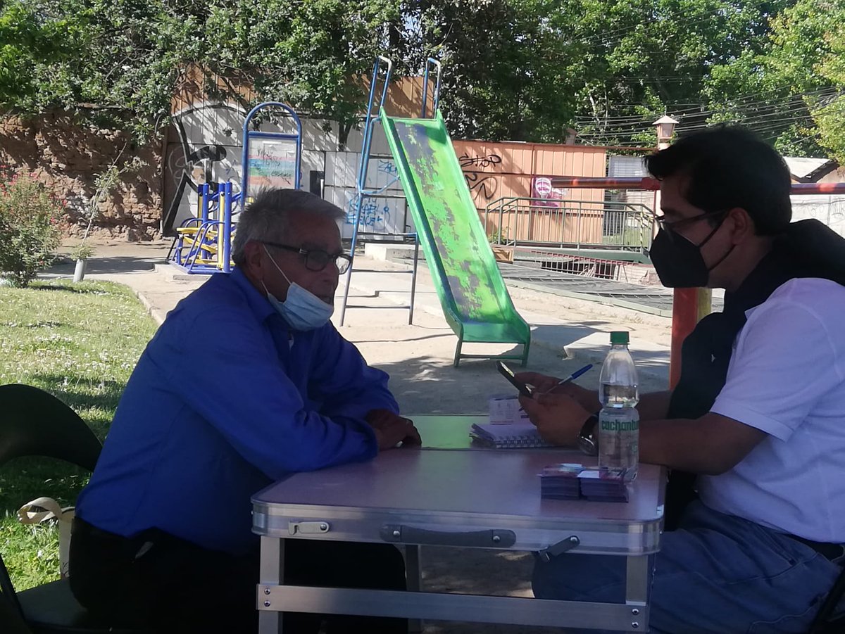 SeguimosChile's tweet photo. Ayer estuvimos en #VillaLaIsla #YerbasBuenas  #LaCruz junto a los amig@s voluntarios médicos, abogado@s y asistente social, aportándoles a los vecin@s desde nuestras profesiones.
#Rancagua avanza cuando damos lo mejor de cada uno
Por la región que merecemos #BegazoCore https://t.co/kJ0xut8R4A
