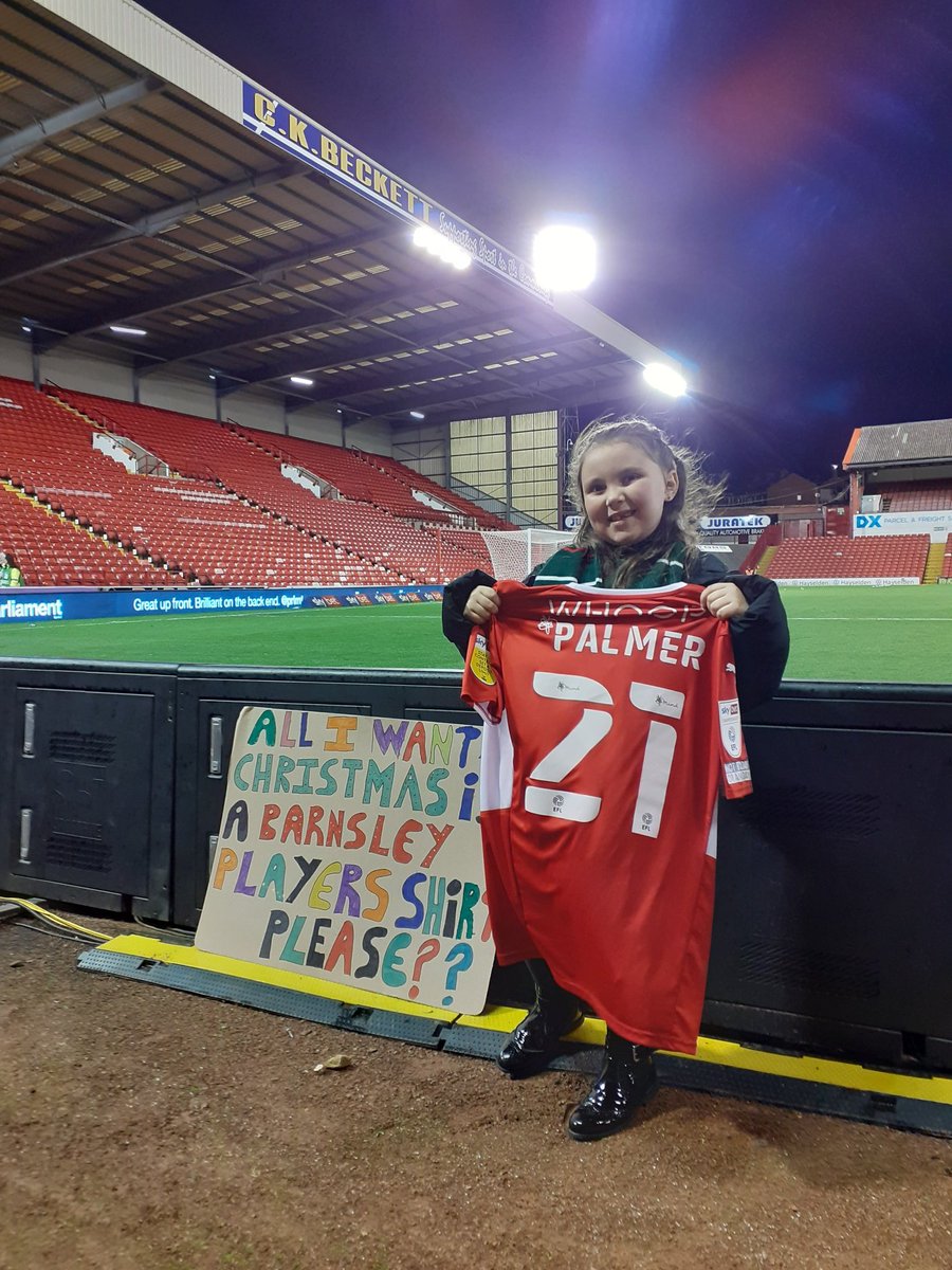 nuggett007's tweet photo. Big thanks too Romalpalmer yesterday @BarnsleyFC @BFCDrinkers @JoeBeardsall for giving my daughter his shirt at the end of the game yesterday. She is made up, dispite the result! Once a red, always a red! #futurered #supporterforever https://t.co/mmUwMiolGn
