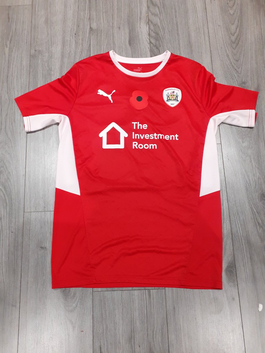 nuggett007's tweet photo. Big thanks too Romalpalmer yesterday @BarnsleyFC @BFCDrinkers @JoeBeardsall for giving my daughter his shirt at the end of the game yesterday. She is made up, dispite the result! Once a red, always a red! #futurered #supporterforever https://t.co/mmUwMiolGn