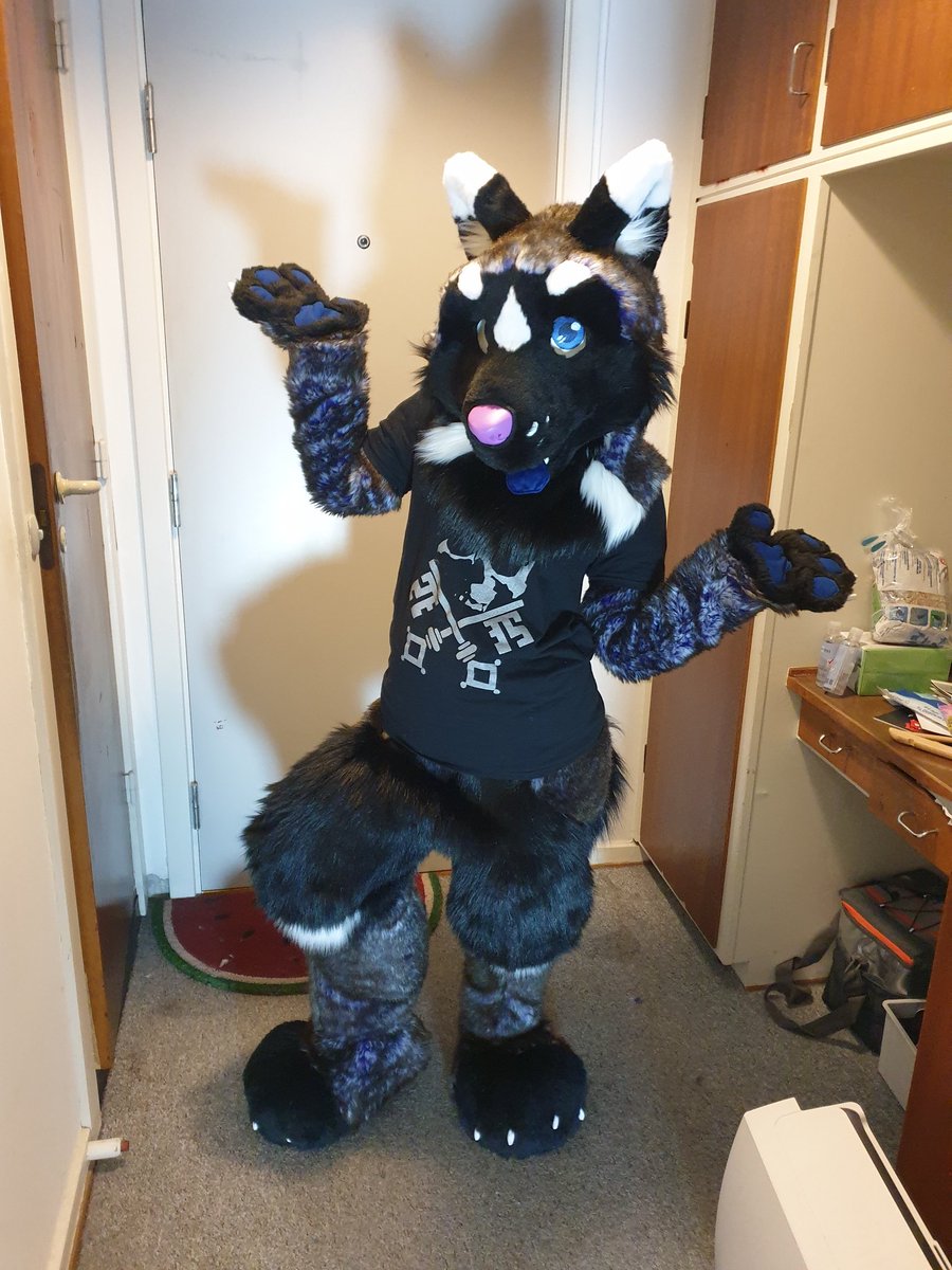 SoelveDeer's tweet photo. Just got my legs and new tail yesterday ! So now he's all done, and I'm sooo happy with him 😍
Maker: @CritterCSuits https://t.co/244FtPUWTo