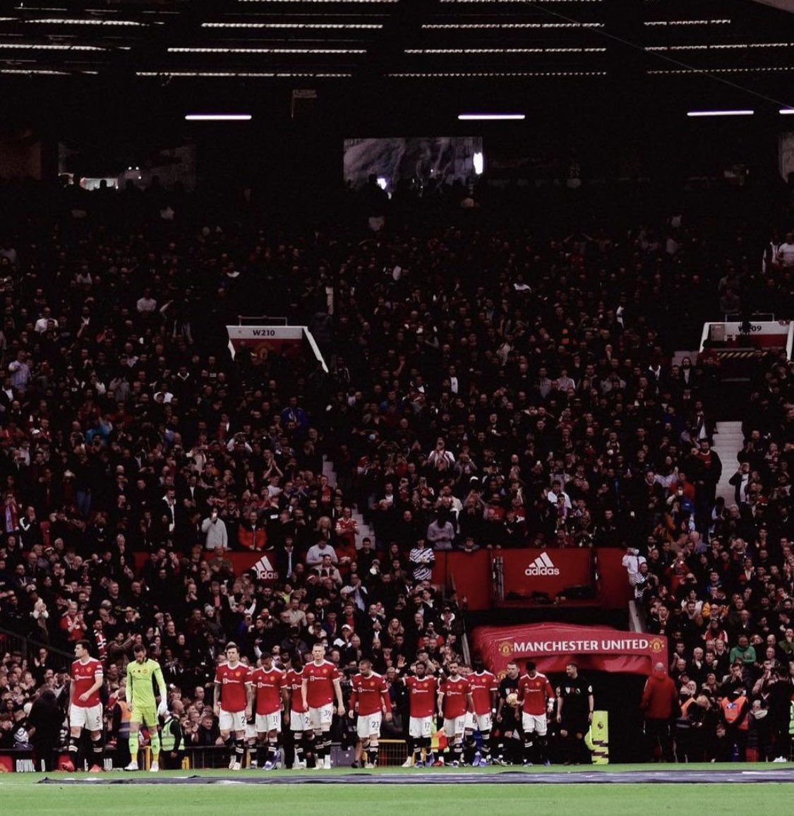 HarryMaguire93's tweet image. As a group of players we are going through a tough period. We know and accept this is nowhere near good enough. We feel your frustration and disappointment, we are doing everything we can to put things right and we will put things right.
Thanks for your support ❤️🔴 UNITED