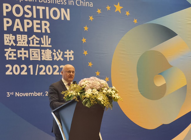 iChongqing_CIMC's tweet photo. “If we work together, we can be faster, more efficient, and effective," said Mr. Massimo Bagnasco, vice president of the European Union Chamber of Commerce in China to iChongqing. #EUCCC #OpeningUp #PositionPaper

https://t.co/xPVVtEWW99 https://t.co/E9aWgdz5hP