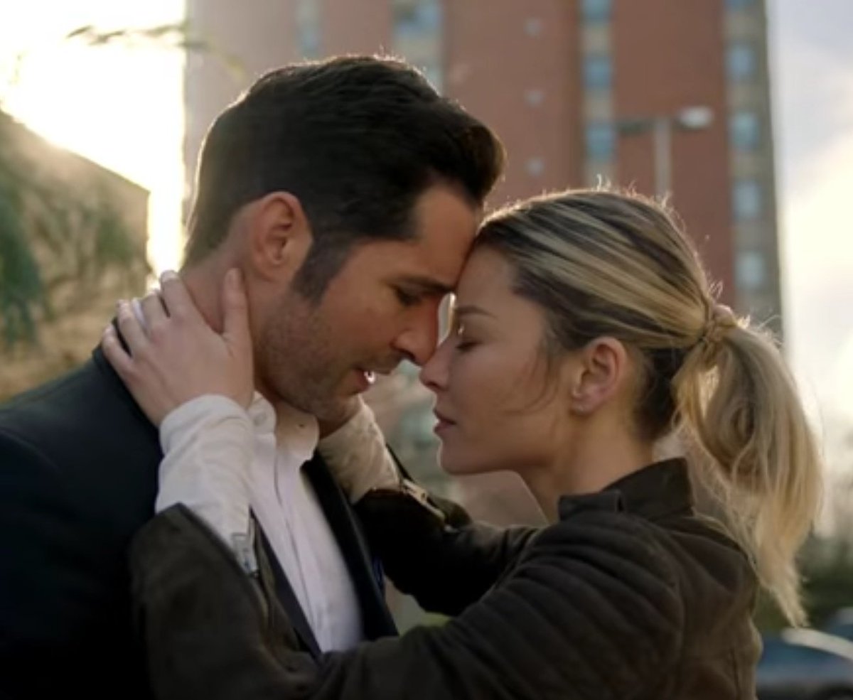 __dumbandpoetic's tweet photo. their forehead touches are so superior https://t.co/KvSxxxbn6B
