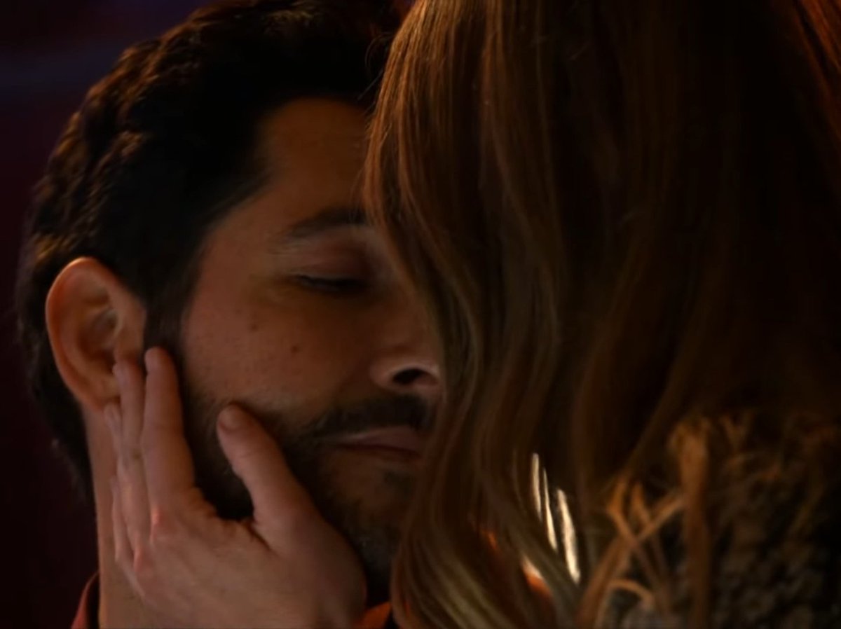 __dumbandpoetic's tweet photo. their forehead touches are so superior https://t.co/KvSxxxbn6B
