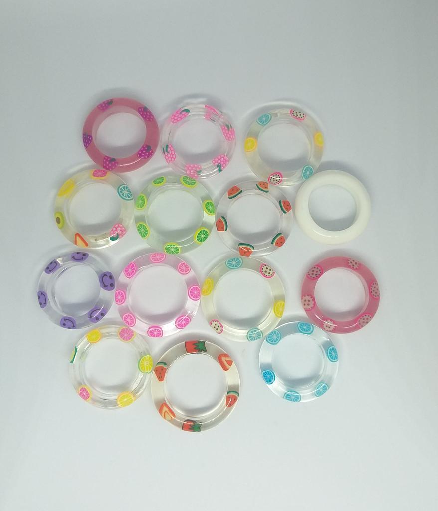 sahintasarimm's tweet photo. Tatlı yüzükler #resin #epoksi #keşfet #design #love #yüzük #baby #fimo https://t.co/4UXpB1BYRK