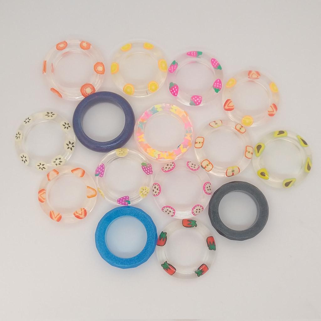 sahintasarimm's tweet photo. Tatlı yüzükler #resin #epoksi #keşfet #design #love #yüzük #baby #fimo https://t.co/4UXpB1BYRK