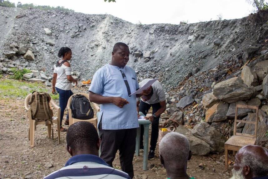 CeSIS_Ghana's tweet photo. Building the capacity of community members to constructively engage with companies in their resource-rich communities. @RMF_foundation #CeSIS #responsiblemining #Nsuta https://t.co/4WcLP7qFgF
