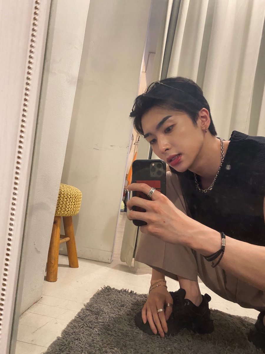 UP10TION's tweet photo. 🥸 #샤오 #xiao https://t.co/zTcolF0Kb3