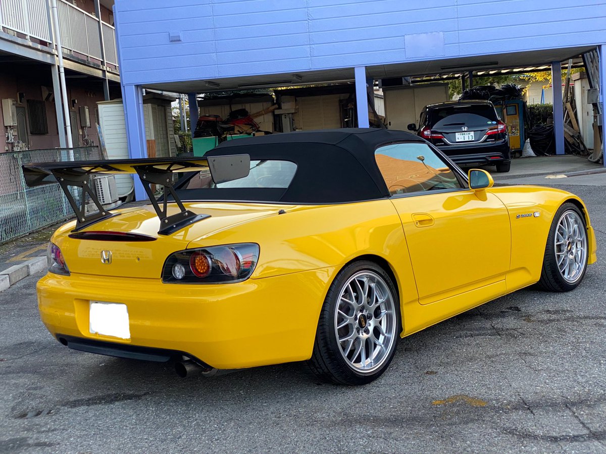 SeYaS2000's tweet photo. 約1年に渡る仕様変更完了しました！やっと写真載せられる😊
部品全部揃うまでが長かった…
・後期バンパータイプSリップ
・ライト前後後期化
・BBS RG-R 18インチ(普段履き)
・タイプSトランク
・VOLTEX GT羽根
ここ1年見えないところの変化はスプーンのミッション、ペラシャ、デフ、ドラシャetc... https://t.co/yRT4VwSfEL