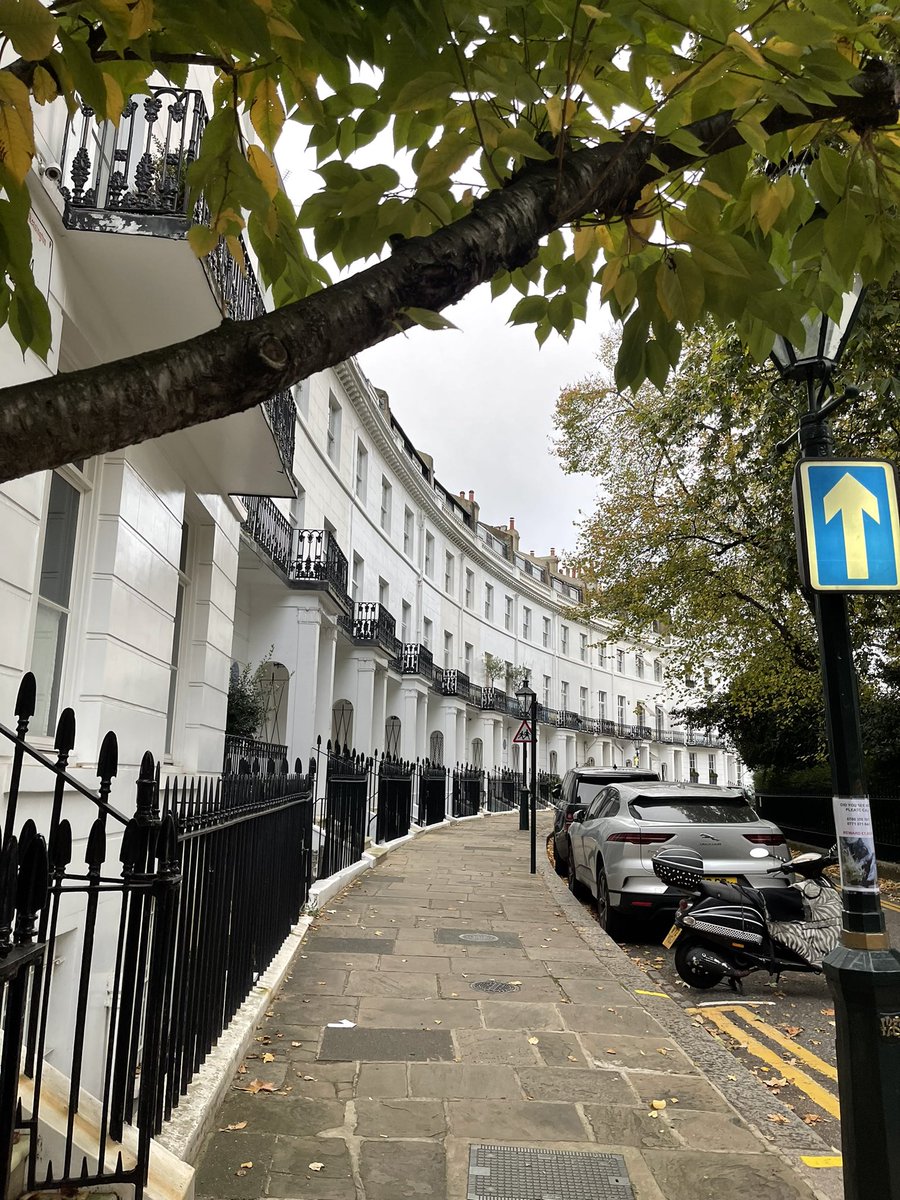 Inveslondon's tweet photo. South Kensington!! https://t.co/kqTXFkMWNE