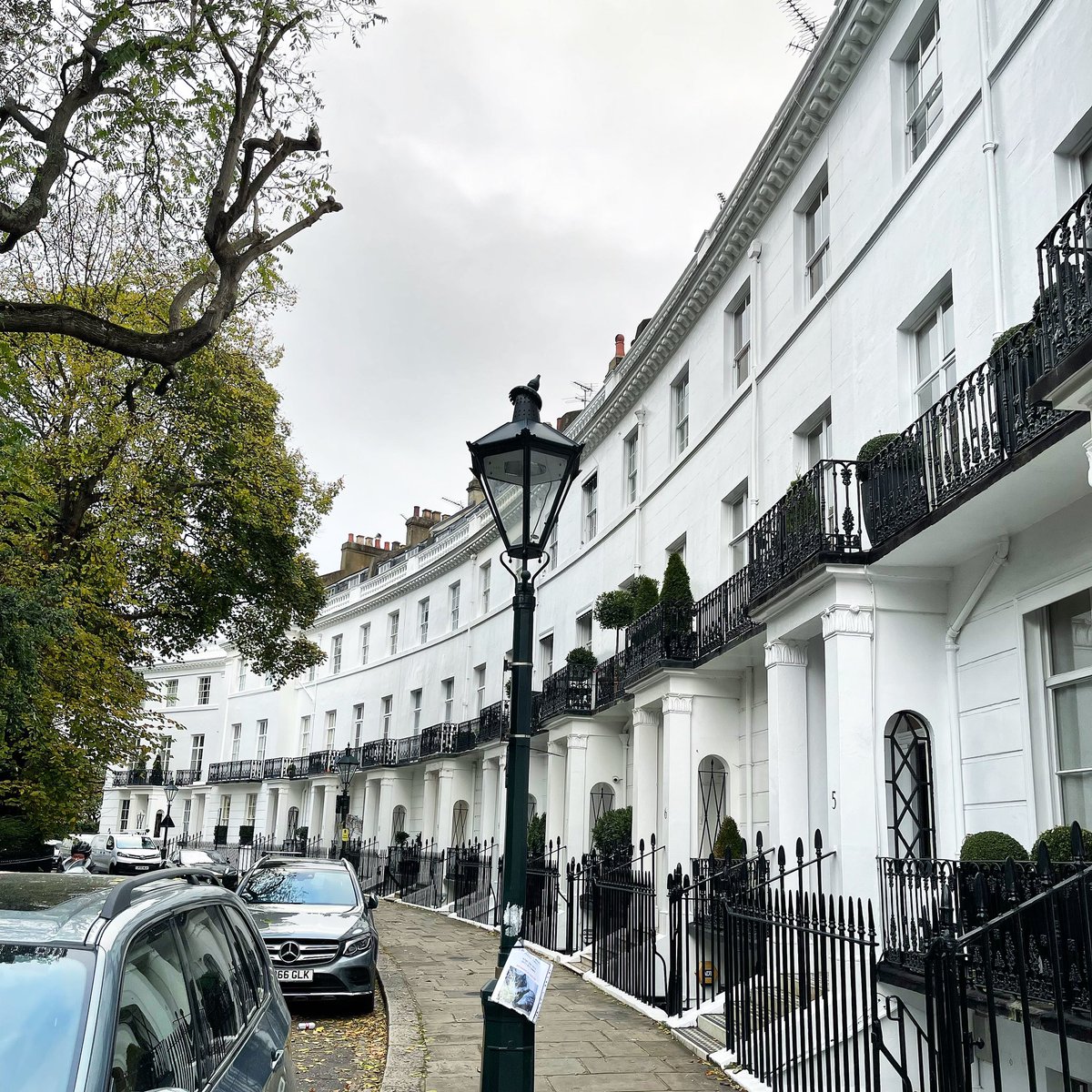 Inveslondon's tweet photo. South Kensington!! https://t.co/kqTXFkMWNE