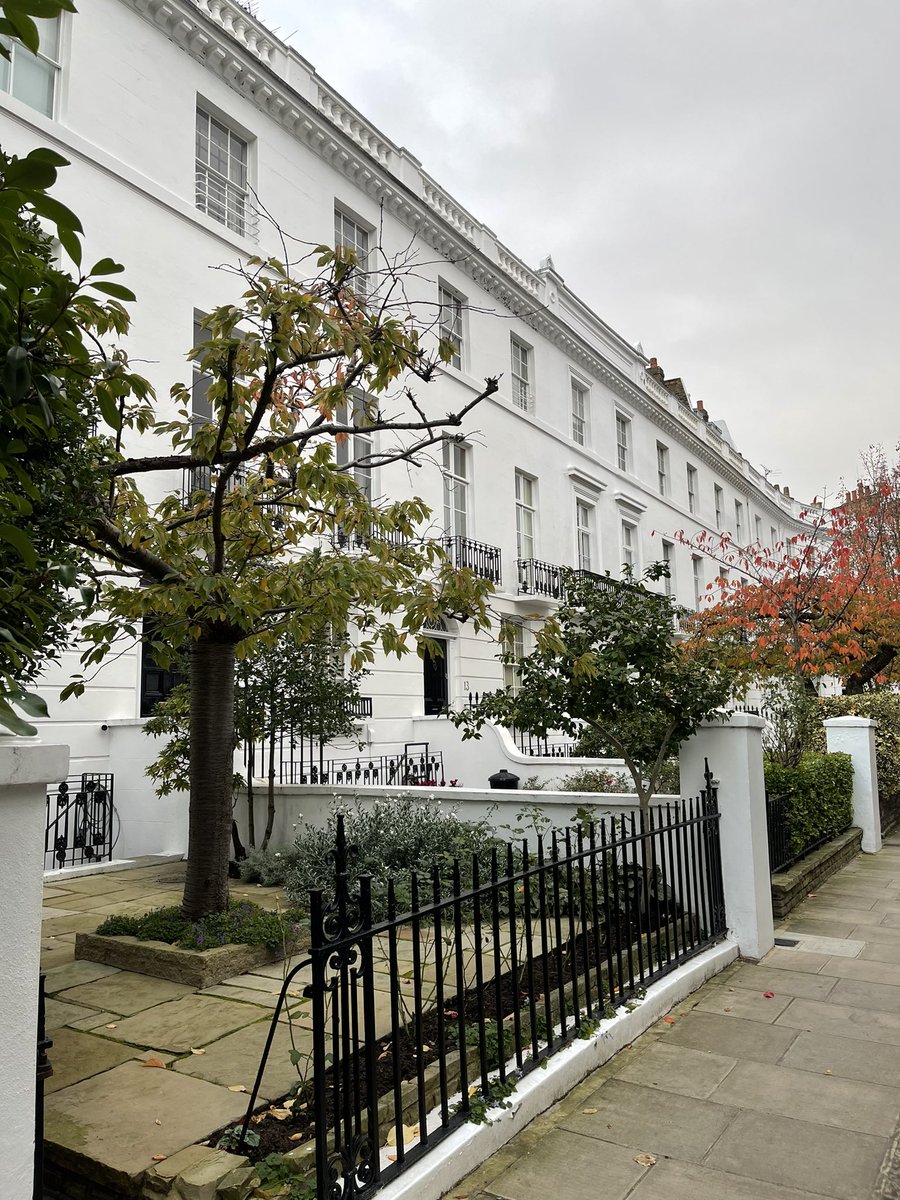 Inveslondon's tweet photo. South Kensington!! https://t.co/kqTXFkMWNE