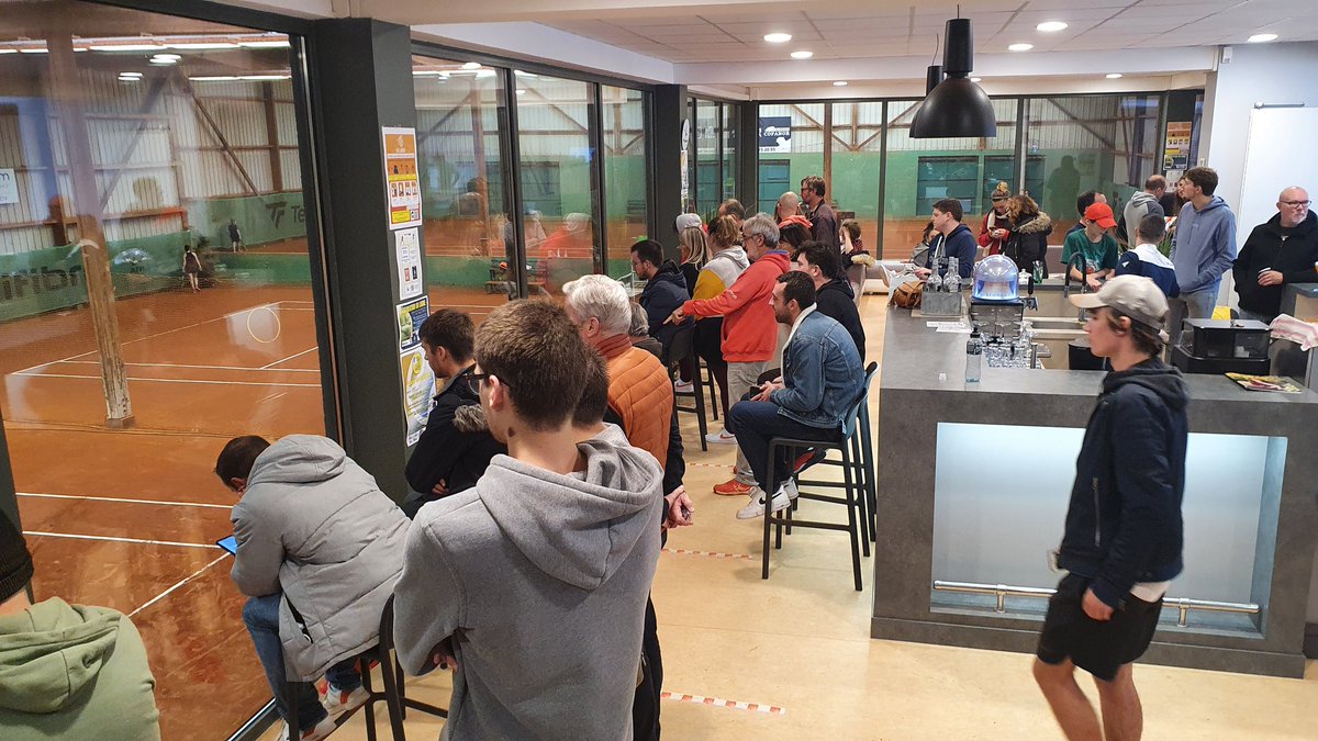 OpenCaen's tweet photo. Un 3ème set accroché entre Thomas Deschamps et Jules Marie devant des spectateurs conquis ! #OpenCaen #Qualifs #RoadtoZenith https://t.co/o6XyqMFAl7