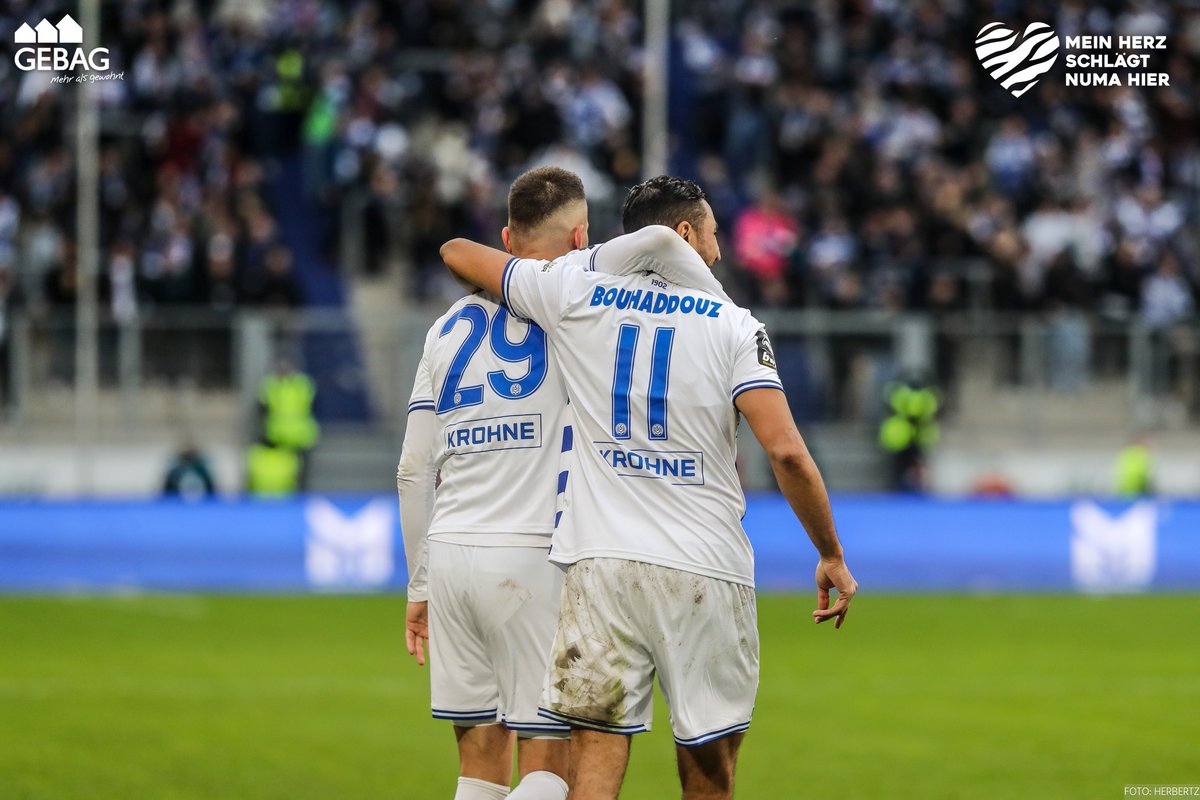 MSVDuisburg's tweet photo. War mächtig was los auf dem Rasen, beim wichtigen Heimsieg unserer #Zebras gegen Berlin. Die #𝖦𝖤𝖡𝖠𝖦 dokumentiert das mit den entscheidenden Eindrücken in einer neuen Fotogalerie ... 📸

https://t.co/Ow8Ir0Goje

#herznumahier 💙 #Duisburg #MSVBLN https://t.co/JP57SJ3RdX