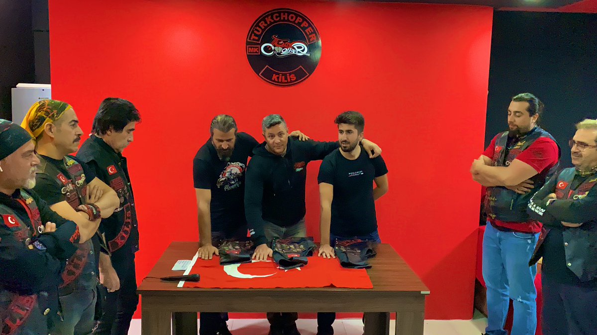 Türk Chopper Kilis ailesi olarak “Yakup Doğan, Orhan Bayram Yalaza ve Ramazan Duran” kardeşlerimize Usta yeleklerini giydirdik. Kardeşlerimize yeleklerinin hayırlı olmasını diliyoruz. Birlikteliğimiz Gücümüzdür🤟🏽