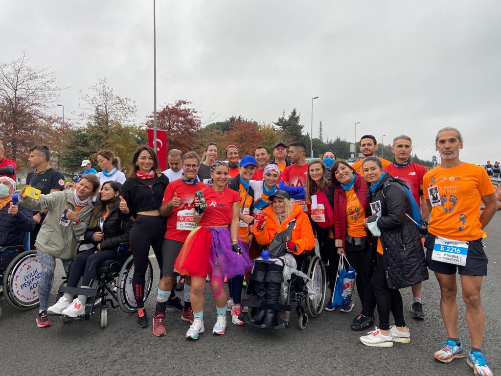 bk_tekirdag's tweet photo. Bahçeşehir Koleji Tekirdağ Kampüsü olarak İstanbul Maratonu 15K koşusunda TOFD (TÜRKİYE OMURİLİK FELÇLİLERİ DERNEĞİ) için yer aldık.🧡

Profildeki linke tıklayarak siz de bağışlarınızla TOFD’a destek olabilirsiniz. https://t.co/a3h1WNfXxp