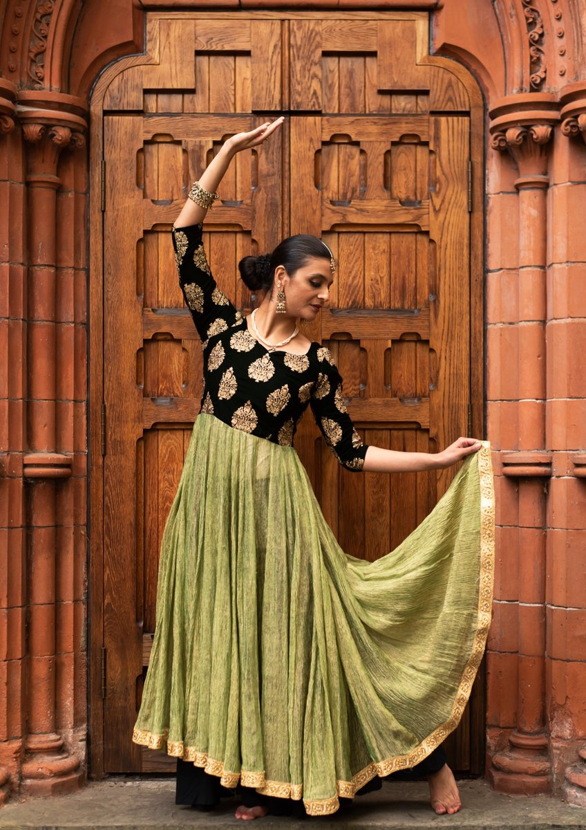 londonrunwaymag's tweet photo. From our 'AKDC's Indian Summer at Notting Hill’ gallery in Issue 67🌟⁠
⁠
Make sure you buy your copy using the links below (or click the link in our bio):⁠
Digital Copy: https://t.co/6rrGjisTbL⁠
Print Copy: https://t.co/pO7UWdGs3J⁠

#issue67 #londonrunwaymag #nottinghill https://t.co/JF2nfEs704