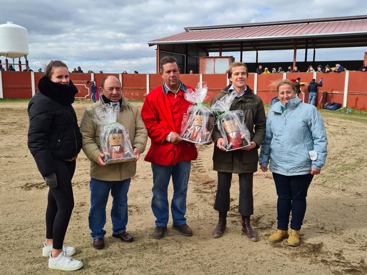 CON MUCHO TEMPLE tweet media