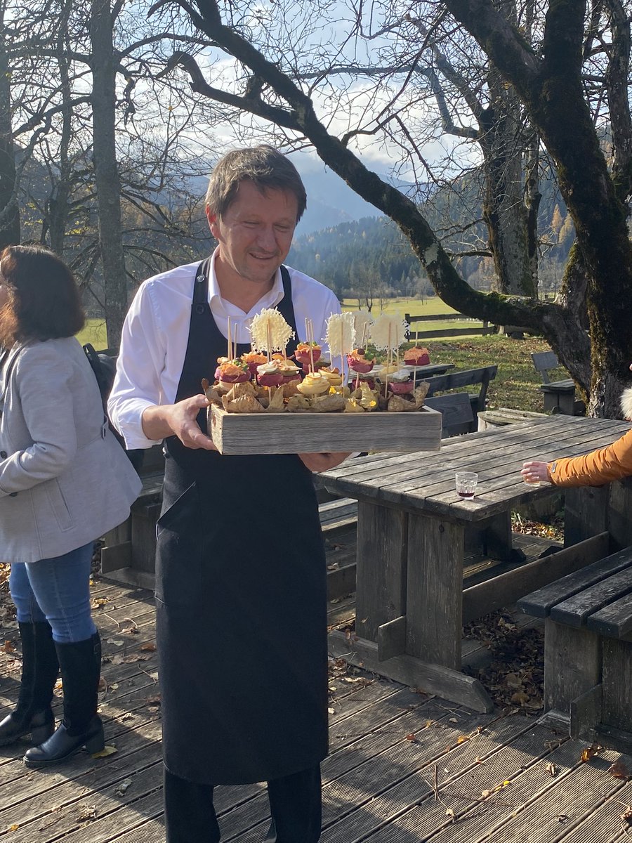 SloveniaInfo's tweet photo. 🍂 Study trip for the accredited press represebtatives, speakers and guests of @euFoodSummit in Zgornje Jezersko. 

📌 Šenkova domačija tourist farm 

#ifeelsLOVEnia #tasteslovenia #efs2021 https://t.co/BxLPW992Aj