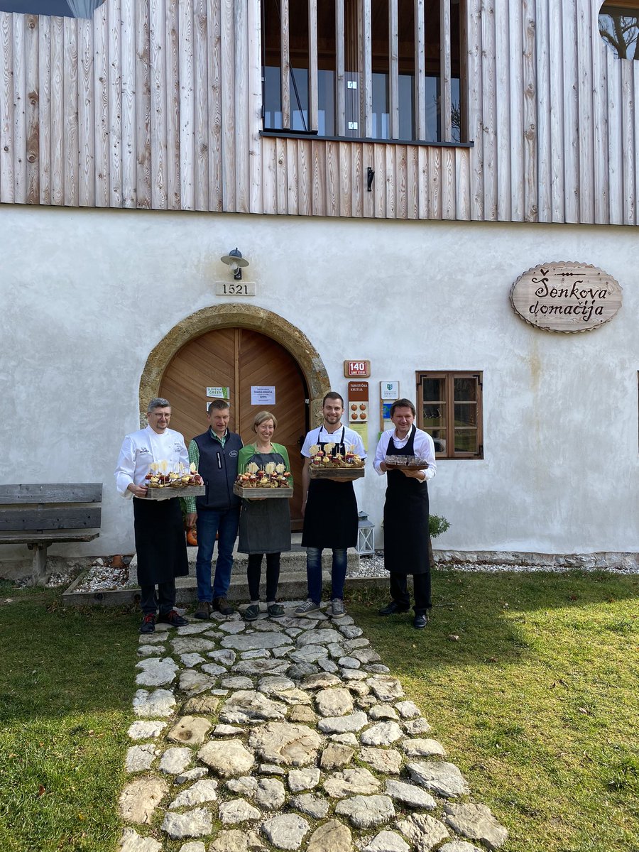 SloveniaInfo's tweet photo. 🍂 Study trip for the accredited press represebtatives, speakers and guests of @euFoodSummit in Zgornje Jezersko. 

📌 Šenkova domačija tourist farm 

#ifeelsLOVEnia #tasteslovenia #efs2021 https://t.co/BxLPW992Aj