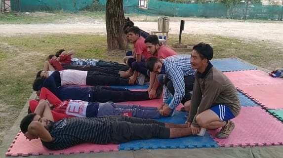 AwamFor's tweet photo. WUSHU #TRAINING BEING CONDUCTED BY #IndianArmy  FOR LOCAL #BOYS OF JAMMU KASHMIR. 
#FitIndia
#مانشستر_يونايتد_مانشستر_سيتي
#غزلان_الشمال 
#AFGvNZ https://t.co/px3PpYKImg