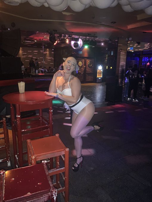 Discoteca Ainoa la Roda 🎉🎉🎉🎊 https://t.co/OJxsv7PQ8b<a href="/tag/nuevafotodeperfil"class="tags"><span>#nuevafotodeperfil</span></a>