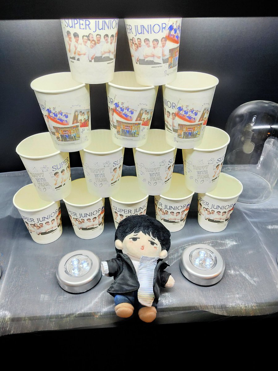 yeteukwook's tweet photo. Day2 of cafe event whereby I only went to #MoreDaysWithSJ because nearer for me
Brought Small #Yesung with me today as he was complaining I didn't bring him yesterday 😆
See how he enjoy his time going around taking photo alone
#SJ_16th_ANNIVERSARY #슈주와_함께_걸어온_16주년 https://t.co/1HYXuZOqit