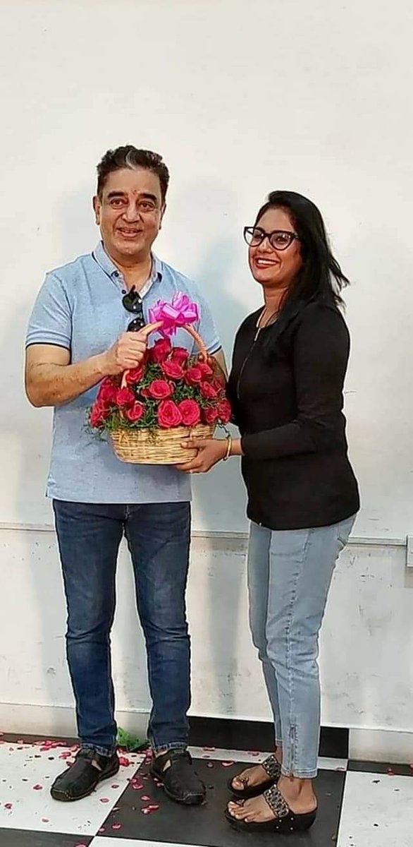 PenRekha's tweet photo. உலகநாயகன்

எங்கேயும் எப்போதும்
சங்கீதம் போல் சந்தோஷம் நிறைந்திருக்க
என் இனிய பிறந்தநாள்
 வாழ்த்துக்கள்

@ikamalhaasan https://t.co/u86kb6FIim