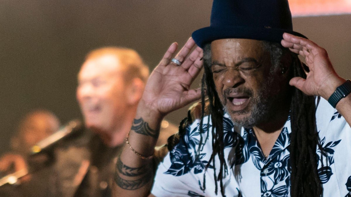 naftemporikigr's tweet photo. UB40: Πέθανε ο Astro, πρώην μέλος της μπάντας https://t.co/3ZFZtPxJH9 #RIPAstro #UB40TH #RIP #astro #music #reggaemusic #reggae #ukreggae #dub #dubwise #naftemporiki https://t.co/Aco9W03JnQ