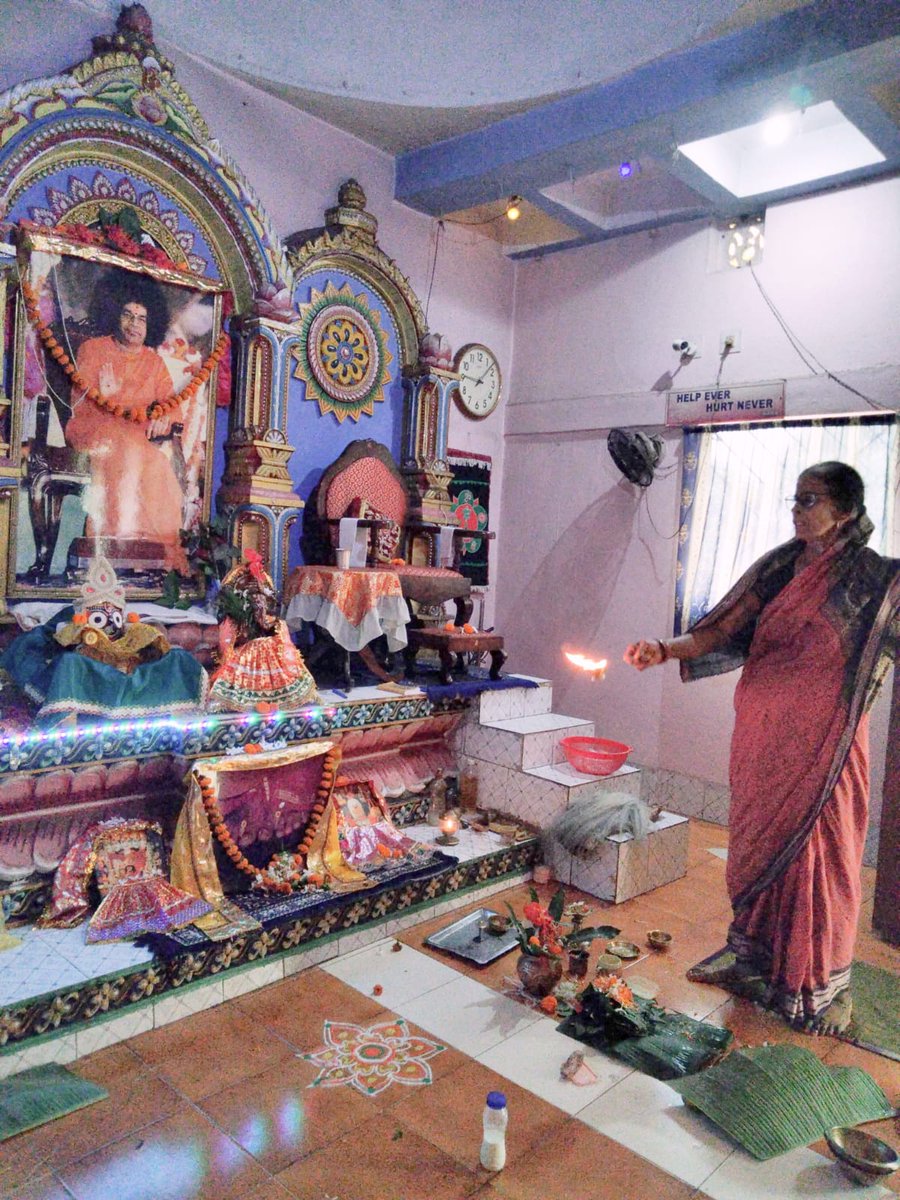 sathyasaiodisha's tweet photo. Loving Sairam..
With the Blessings of Sri Sathya Sai Baba, Sai Avatar Declaration Day was celebrated in Sri Lingaraj Samithi of Bhubaneswar Sai district with Sodashaupachar Puja, Bhajan & Satsang on 20.10.2021.
#Avatardeclarationday
#Bhubaneswar
-Media Team https://t.co/SXPw08b0cs