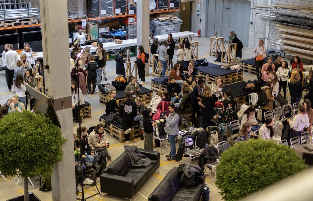 dgt_switzerland's tweet photo. It's a busy few hours ahead for the 200+ participants at #herHACK Day 2! 🙌 Very best of luck! @awscloud @Cognizant @UBS @PMIScience @SamsungSchweiz @allianzsuisse @Zurich @Swisscom #Noerd #SwissDigitalDay #herhack2021 #femalehackathon https://t.co/MfLLdjScFR