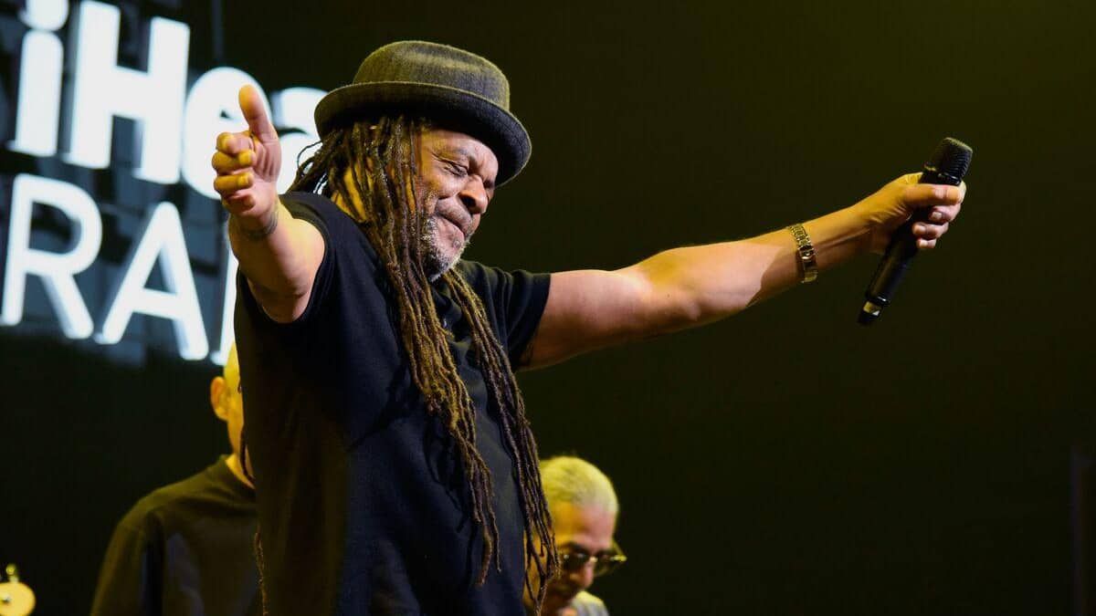 naftemporikigr's tweet photo. UB40: Πέθανε ο Astro, πρώην μέλος της μπάντας https://t.co/3ZFZtPxJH9 #RIPAstro #UB40TH #RIP #astro #music #reggaemusic #reggae #ukreggae #dub #dubwise #naftemporiki https://t.co/Aco9W03JnQ