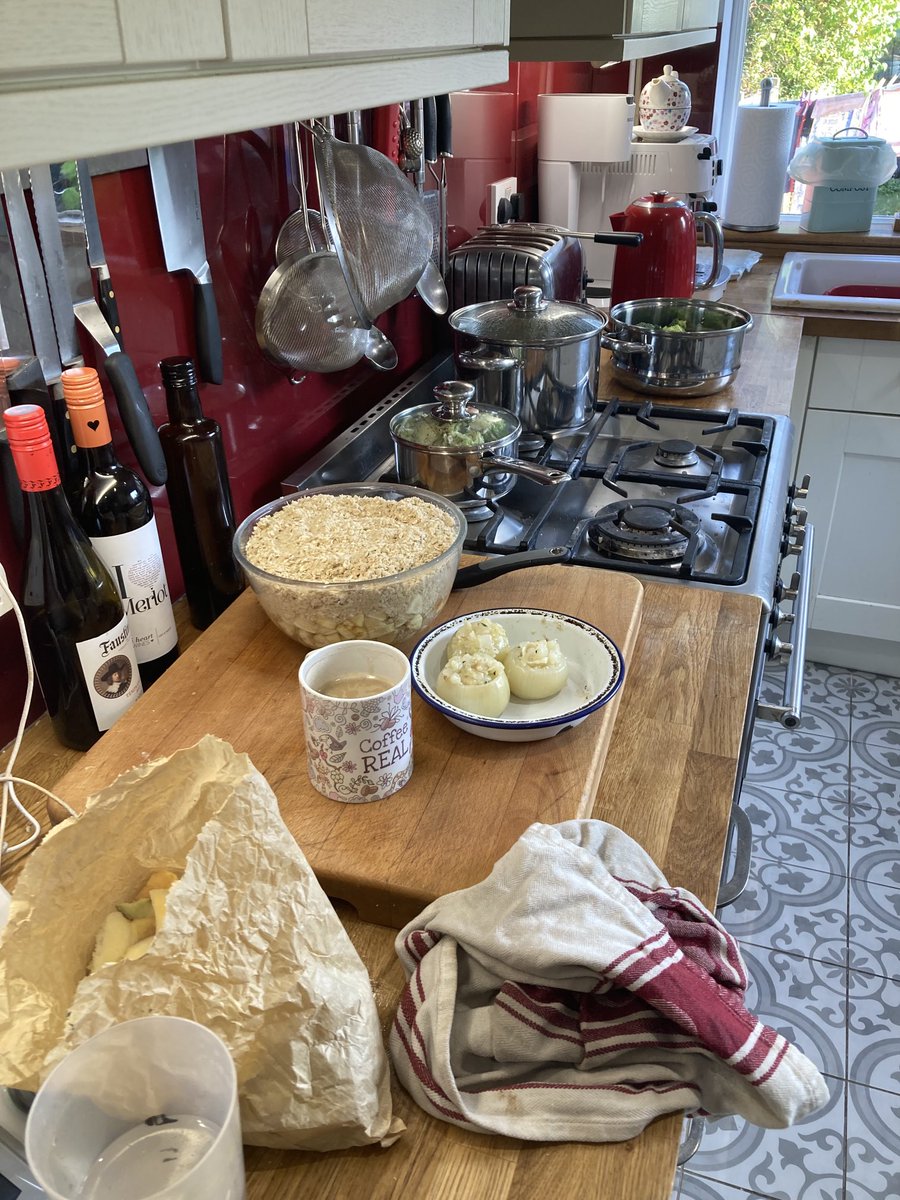Perfect Sunday getting ready for #sundayroast Love my local suppliers ⁦<a href="/dorkingbutchery/">The Dorking Butchery</a>⁩ ⁦<a href="/VillageGreens1/">Village Greens</a>⁩ ⁦<a href="/BrownBean/">Coffee Real Ltd</a>⁩ #dorking #shoplocal
