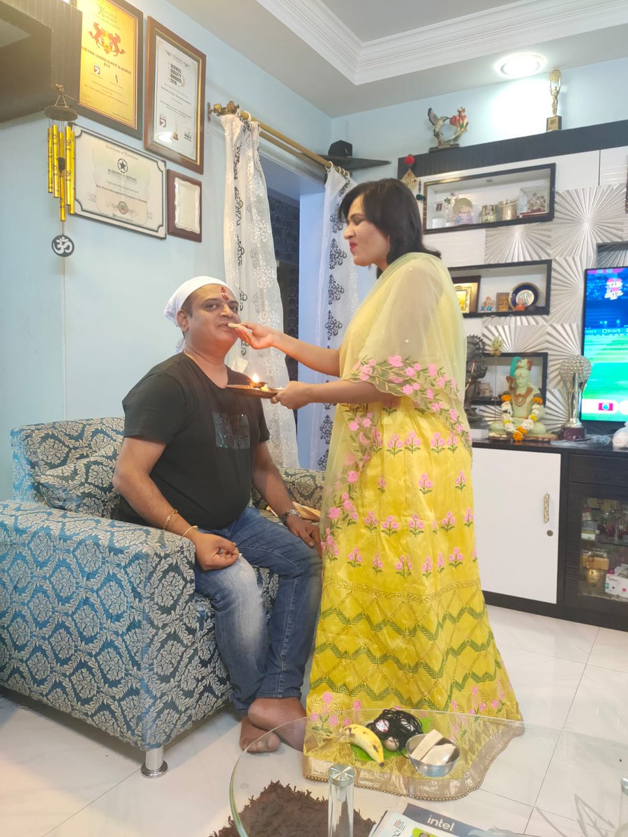 VighnahartaEnt's tweet photo. Bhai Dooj Celebration with Brother Rahul Dange and Satyendra by Archana Dange (Managing Director)
Vighnaharta Entertainment Pvt. Ltd.
https://t.co/th3cFz1xvL
#BhaiDooj #vighnaharta #entertainment @archanadange10 https://t.co/ylmh8SwUqO