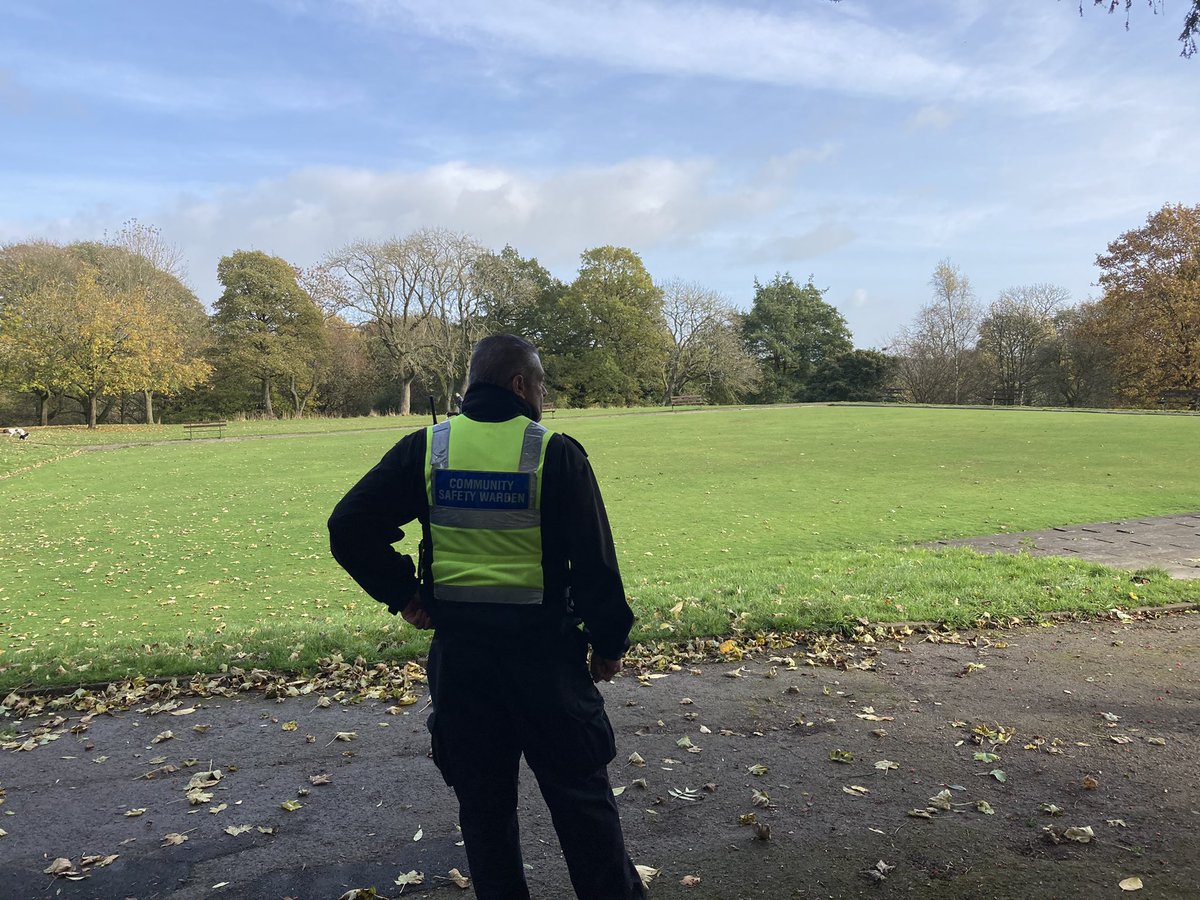 332Bev's tweet photo. Team 5
High visibility Patrols - covering all the well known ASB spots..!
Lots of people out enjoying Calderdale beautiful parks..!
No incidents 👍
@CMBC_CSRT
@332Bev
#calderdale
#greenercleaner
#asbpatrols https://t.co/ByTkM9sII8