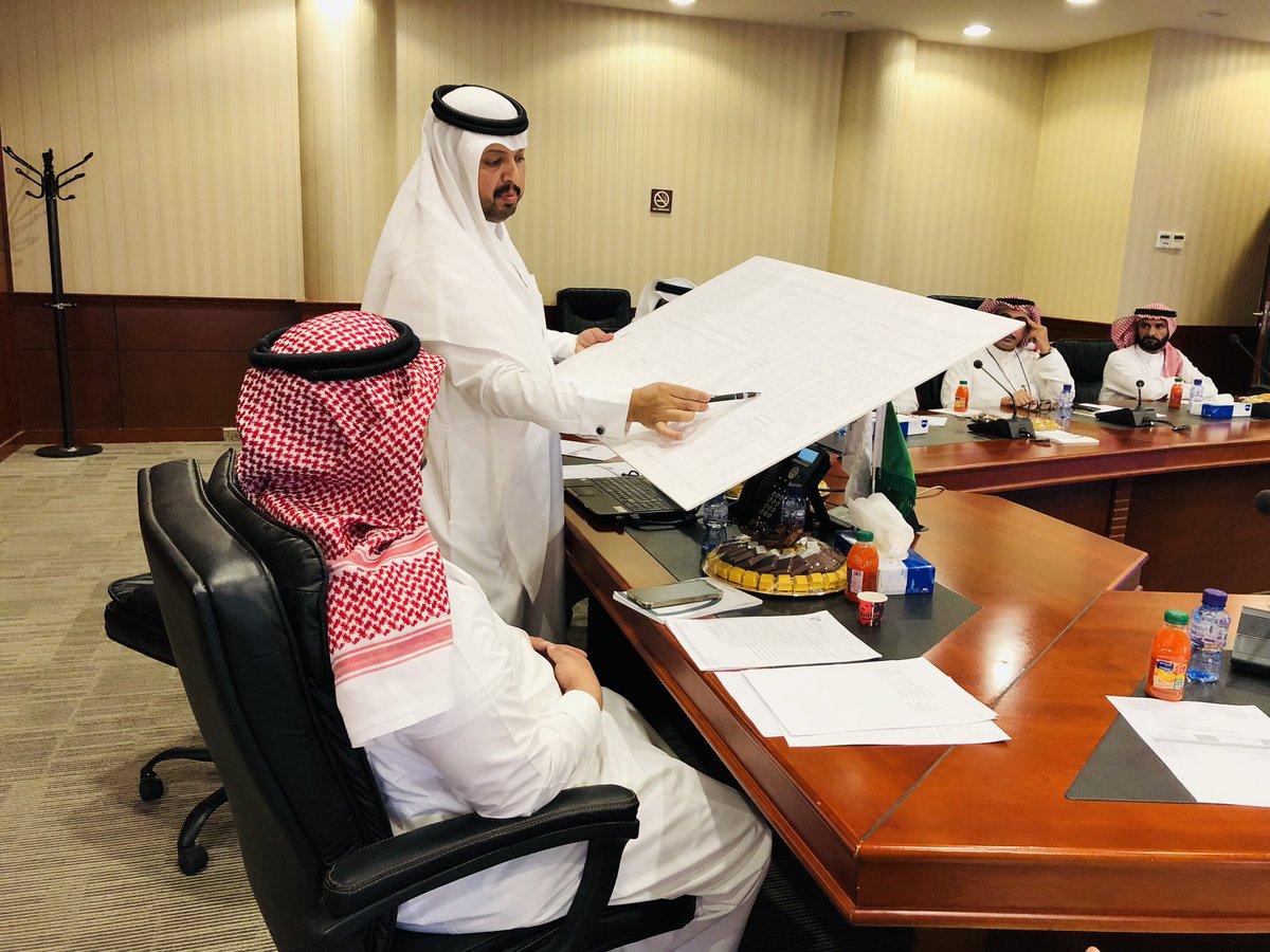 jalwialsalmi's tweet photo. #اجتماع|
 
استمع #أمين_منطقة_حائل م.سلطان بن حامد الزايدي لأبرز التحديات التي تواجه المستثمرين بالمنطقة الصناعية في #حائل وذلك خلال الاجتماع الذي عقدته اللجنة الصناعية الخدمية في #غرفة_حائل برئاسة أ.جلوي السالمي بحضور  #أمين_حائل وأعضاء مجلس إدارة #غرفة_حائل وأمينها https://t.co/VWFYoiFblW
