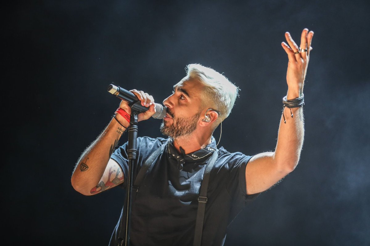 MovistarArenaEs's tweet photo. Qué mejor manera de celebrar su 20º aniversario en la música que hacerlo frente a cerca de 8.000 personas en el #WiZinkCenter 😏 @soyRayden 
📷 @OscarLfxStudio https://t.co/7uqK47kL3z