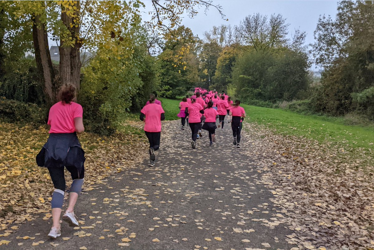 _R_F_'s tweet photo. Une belle marée rose ce matin dans la Cité des Ducs et au bord de l'Erdre pour les 🔟km @ODYSSEA_fr Nantes, avec les collègues de @SuravenirASSUR ! 🏃🏻 https://t.co/7vMvSZzbge
