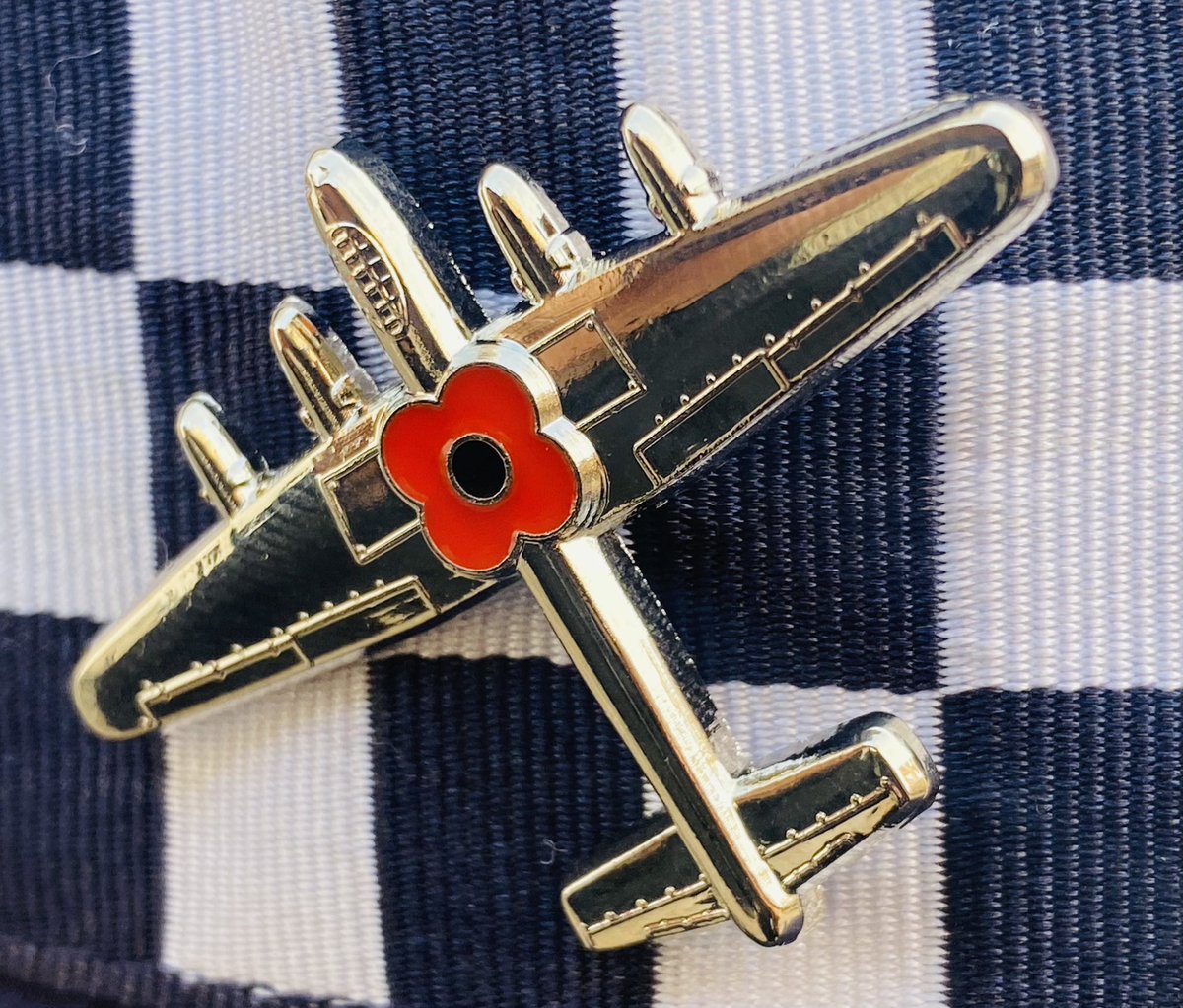 Brick_Cop's tweet photo. Lots of questions about where to find things - if you’re after Poppies, there’s a @poppyscotland van on Buchanan Street opposite @TGIFridays! Lots of variations and of course all proceeds going to the #PoppyAppeal #Poppy100 💯🏴 #COP26 #Glasgow #BrickCop26
#ThinBlueLine 👀🏴☀️🚨 https://t.co/re71SPS1gO