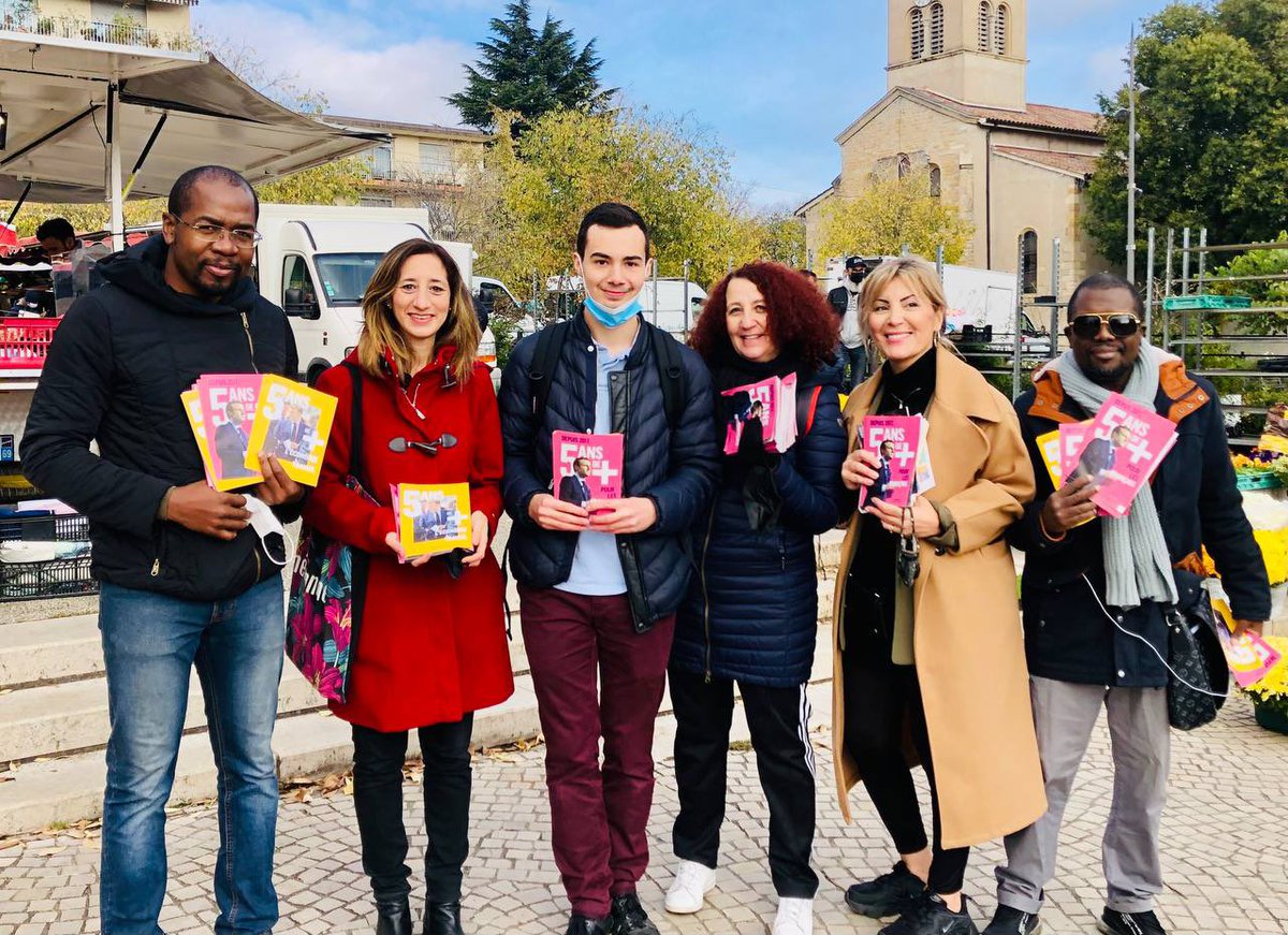 Anissa_Khedher's tweet photo. Très bonne matinée de tractage au marché Curial avec le Comité LREM de Bron. Nous avons valorisé auprès des habitants de la #circo6907 le bilan #5ansdeplus d'@EmmanuelMacron ! 🙌 https://t.co/hTiR1xncjC