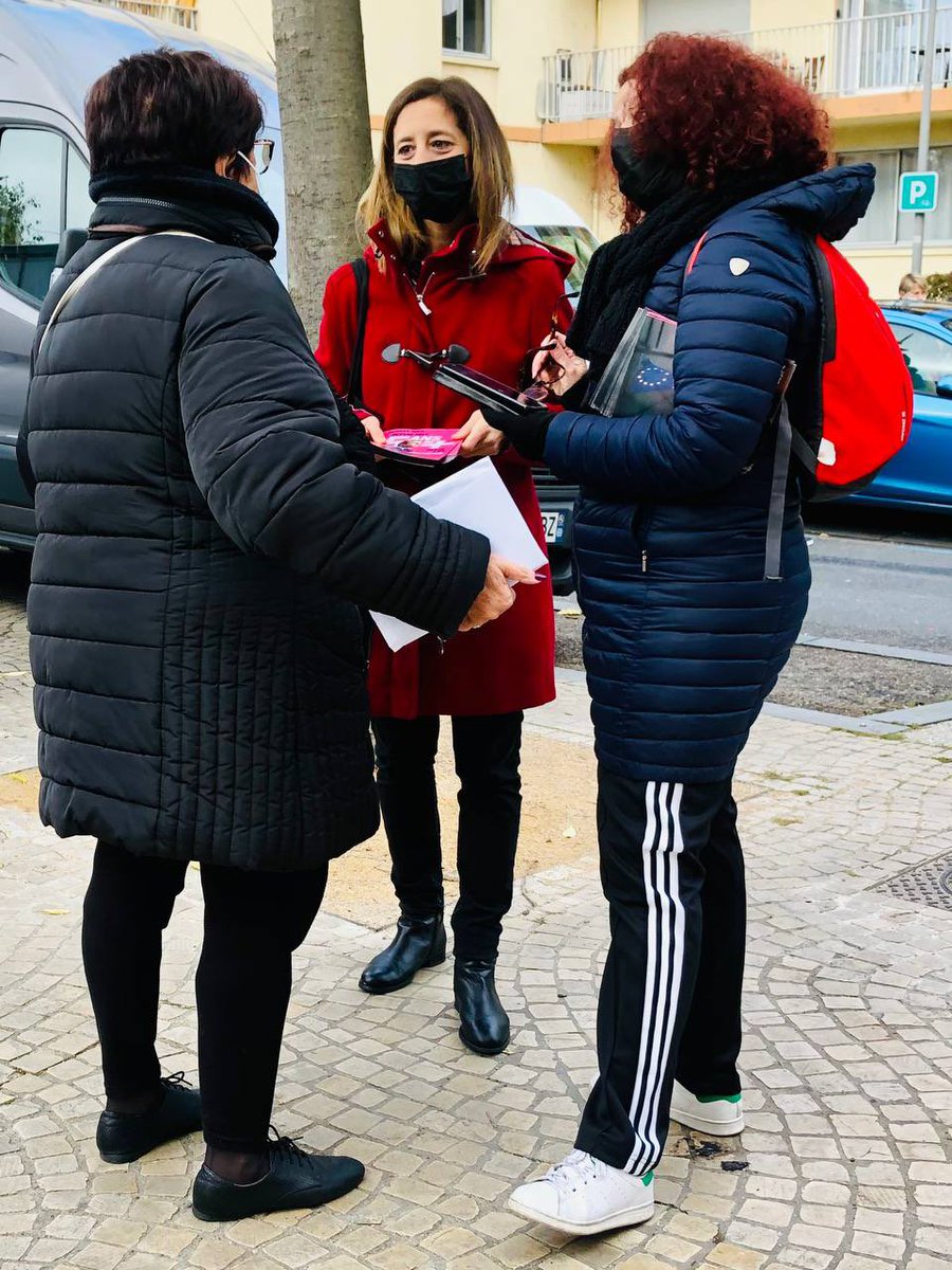 Anissa_Khedher's tweet photo. Très bonne matinée de tractage au marché Curial avec le Comité LREM de Bron. Nous avons valorisé auprès des habitants de la #circo6907 le bilan #5ansdeplus d'@EmmanuelMacron ! 🙌 https://t.co/hTiR1xncjC
