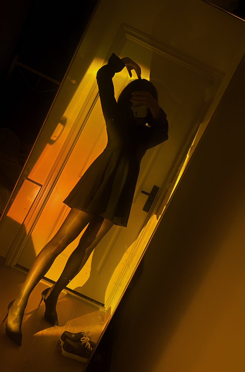 点赞评论转推，edg赢了抽个人，我空降给你免费操三天，黑丝，制服，jk什么的都可以带。伪娘伪娘伪娘