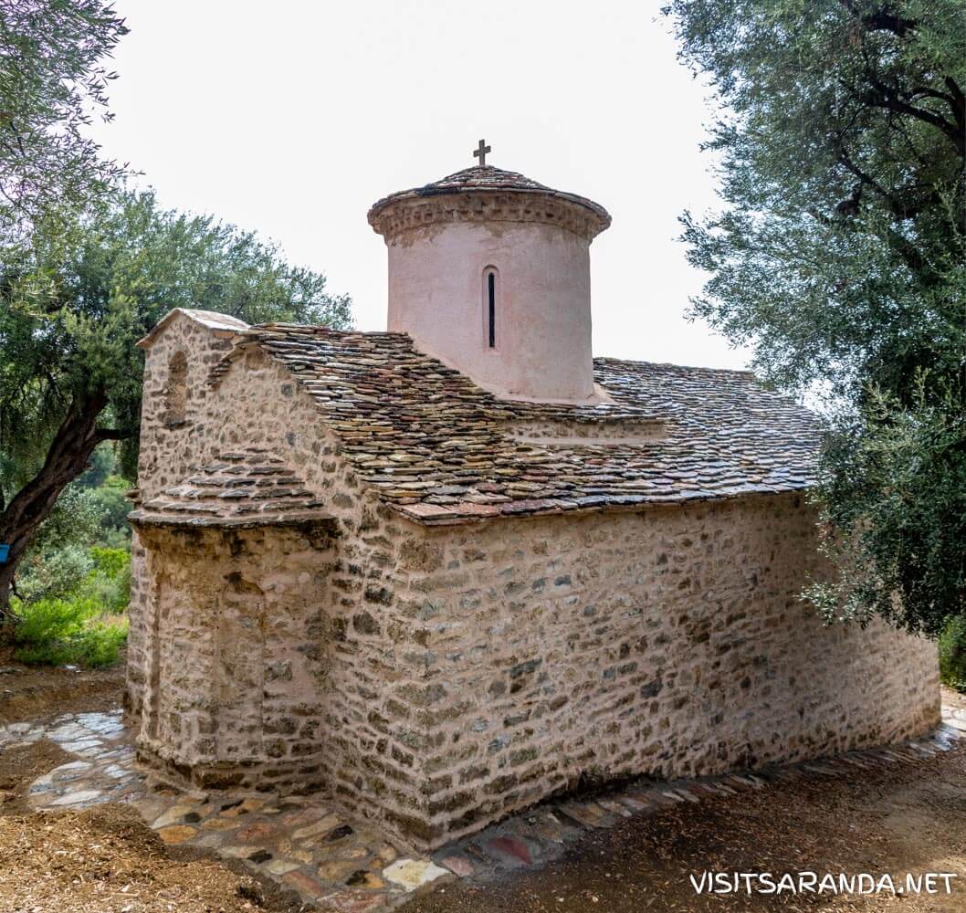 Visit_Saranda's tweet photo. ⛪️ The Church of St. Friday
📍 Lukova
ℹ️ The dome-shaped church has long been in a bad state and nature was almost taking over until the building was recently renovated.
#renovation #church #saintfriday #lukova #lukove #albanianheritage #albanianriviera #visitsaranda https://t.co/1A4EFRKhgl